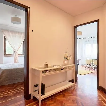 Corner House Apartment *